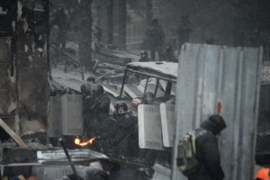 Anti-riot police forces consisting of both Internal Troops holding protective position and Berkut special policemen shooting. Kiev, Ukraine. Jan 22, 2014 © Mstyslav Chernov | unframe.com