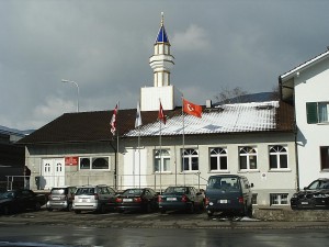 Mosque of the Olten Turkish cultural association at Wangen bei Olten, Switzerland © Nadf | Wikimedia Commons