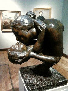 "Motherhood," bronze sculpture by Wacław Szymanowski, 1901, in the National Museum in Warsaw, Poland. © BurgererSF | Wikimedia Commons