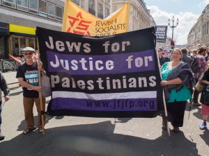Protesters march against the war in Gaza, London, August 9, 2014 © RonF | Flickr