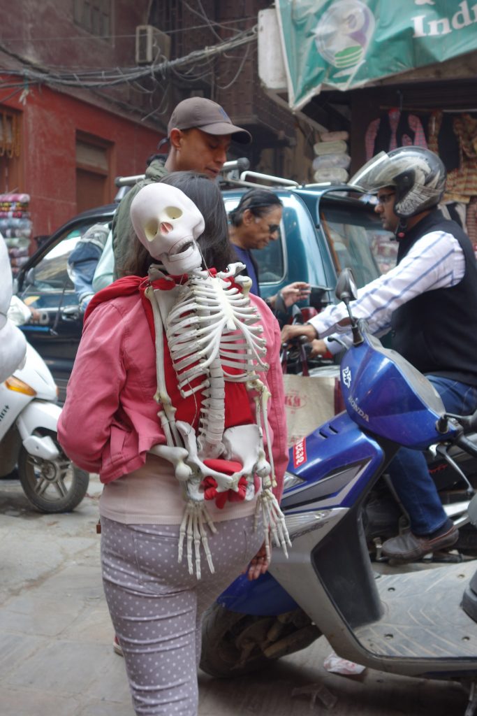Artivism and the space(s) of democracy: Ashmina with Bipad walking along the Thamel-Basantapur (Kathmandu) © Marina Kaneti